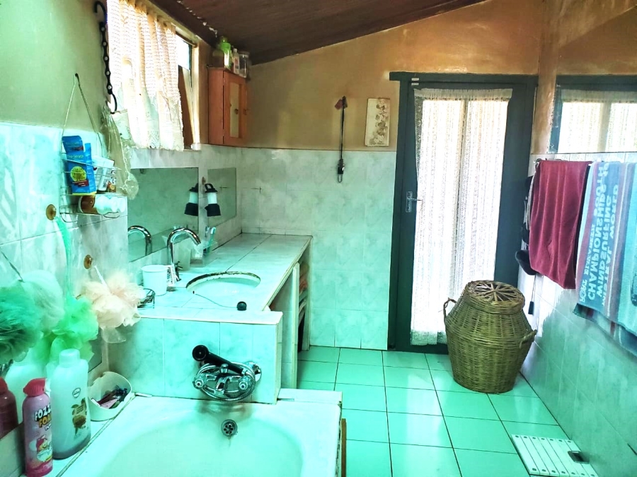18 Bedroom Property for Sale in Trekoskraal Western Cape